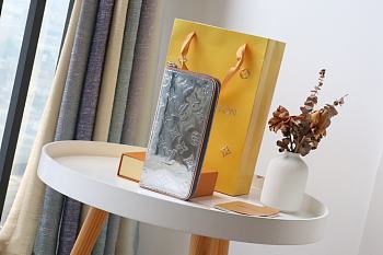 Louis Vuitton Zippy Wallet Mirror Capsule - M80808 – 10 x 20 x 2 cm