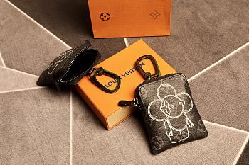 Louis Vuitton Sunflower Calfskin Lining-Shiny Golden Metal Bag Charm And Key Holder - M62903