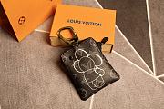 Louis Vuitton Sunflower Calfskin Lining-Shiny Golden Metal Bag Charm And Key Holder - M62903 - 3
