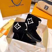 Louis Vuitton Snow Boots Black Suede and Giant Monogram Shearling - 5