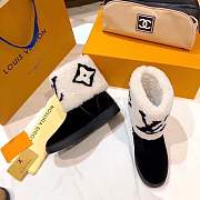 Louis Vuitton Snow Boots White Suede and Giant Monogram Shearling - 6