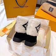 Louis Vuitton Snow Boots White Suede and Giant Monogram Shearling - 3