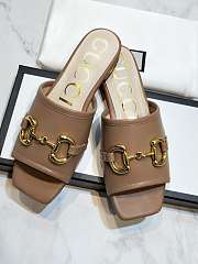 Gucci Women's slide sandal with Horsebit Beige Leather  - 6