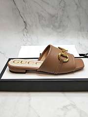 Gucci Women's slide sandal with Horsebit Beige Leather  - 5