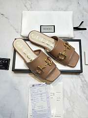 Gucci Women's slide sandal with Horsebit Beige Leather  - 3