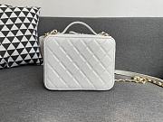 Chanel 21K Vanity Case leather handle white – 99105 – 14.5x18.5x7.5 cm - 4