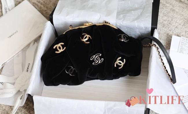 Chanel Cruise Badge Cloud Velvet Farbic Bag Black – AS2137 – 16x27.5x14cm - 1