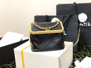 Chanel Chain Black Gold Box Bag – 15x22x9cm