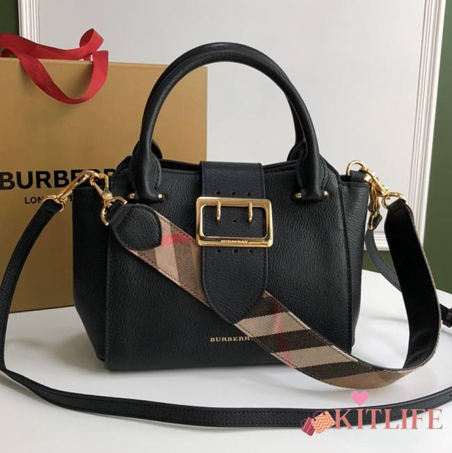 Burberry Buckle Handbag Mellow Grained White Black – 7971 - 23 x 14 x 19cm - 1