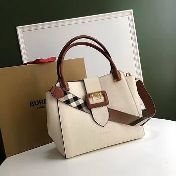 Burberry Buckle Handbag Mellow Grained White – 0221 – 30x17.5x27.5cm