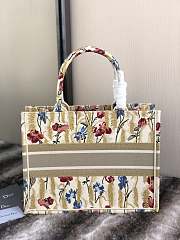 Kitlife Dior Book Tote Beige Multicolor Hibiscus – 36.5cm - 4