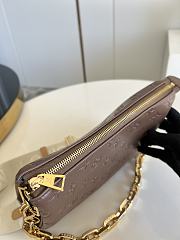 Kitlife Louis Vuitton Coussin Taupe - M57790 - 26 x 20 x 12 m - 5