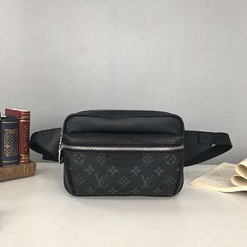 Kitlife Louis Vuitton Outdoor Bumbag Black - M30430 – 21x17x5cm