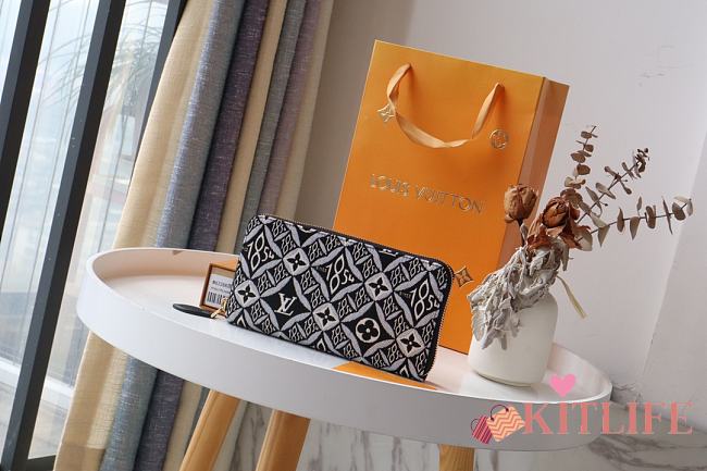 Kitlife Louis Vuitton Zippy Wallet Monogram Flowers Black – M69994 - 19x10 cm - 1