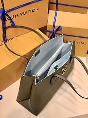 Kitlife Louis Vuitton LOCKME Handbag Green - M57345 – 42.0 x 28.0 x 15.0 cm - 3