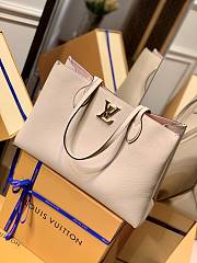 Kitlife Louis Vuitton LOCKME Handbag White - M57345 – 42.0 x 28.0 x 15.0 cm - 1