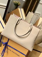 Kitlife Louis Vuitton LOCKME Handbag White - M57345 – 42.0 x 28.0 x 15.0 cm - 5