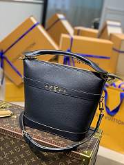 Kitlife Louis Vuitton Cruiser Small Handbag Black – M57934 – 25 x 22.5 x 13 cm - 1