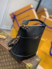 Kitlife Louis Vuitton Cruiser Small Handbag Black – M57934 – 25 x 22.5 x 13 cm - 6
