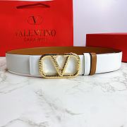 Kitlife Valentino Belt Reversible V Logo Signature Belt In Grainy Calfskin White/Brown – 4 cm - 1