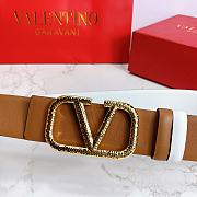 Kitlife Valentino Belt Reversible V Logo Signature Belt In Grainy Calfskin Brown/White – 4 cm - 3