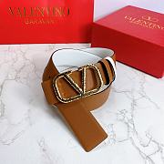 Kitlife Valentino Belt Reversible V Logo Signature Belt In Grainy Calfskin Brown/White – 4 cm - 6