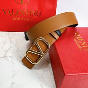 Kitlife Valentino Belt Reversible V Logo Signature Belt In Grainy Calfskin Brown/Black – 4 cm - 6
