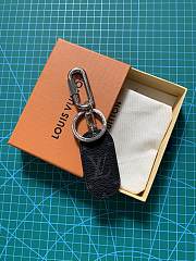 Kitlife Louis Vuitton Key Holder Military Tab Black - M67778  - 1