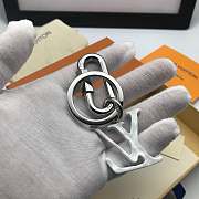 Kitlife Louis Vuitton Key Holder and Bag Charm L-shaped buckle White - MP2364 - 2