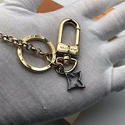 Kitlife Louis Vuitton Key Holder and Bag Charm Sans V logo and Monogram flowers - M68560 - 3