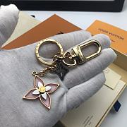 Kitlife Louis Vuitton Key Holder and Bag Charm Sans V logo and Monogram flowers - M68560 - 2