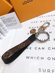 Kitlife Louis Vuitton Key Holder and Bag Charm Sans Ligne Esthetique Monogram Brown Presbyopia With Silver Large Spot - M68998 - 1