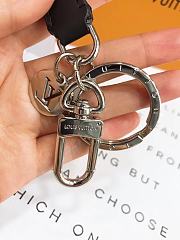 Kitlife Louis Vuitton Key Holder and Bag Charm Sans Ligne Esthetique Monogram Brown Presbyopia With Silver Large Spot - M68998 - 2