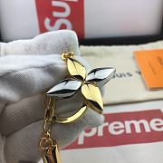 Kitlife Louis Vuitton Key Holder and Bag Charm Twist Monogram Flower and LV signature White – M68197 - 4