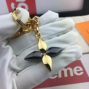 Kitlife Louis Vuitton Key Holder and Bag Charm Twist Monogram Flower and LV Signature Black – M68197 - 5