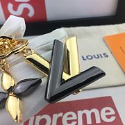 Kitlife Louis Vuitton Key Holder and Bag Charm Twist Monogram Flower and LV Signature Black – M68197 - 2