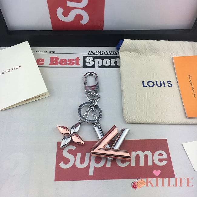 Kitlife Louis Vuitton Key Holder and Bag Charm Twist Monogram Flower and LV Signature Pink – M68197 - 1
