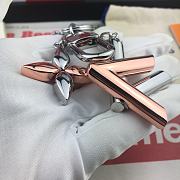 Kitlife Louis Vuitton Key Holder and Bag Charm Twist Monogram Flower and LV Signature Pink – M68197 - 4