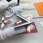 Kitlife Louis Vuitton Key Holder and Bag Charm Twist Monogram Flower and LV Signature Pink – M68197 - 2