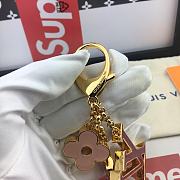 Kitlife Louis Vuitton Key Holder and Bag Charm Fleur De MNG Do Rose Red – M67119 - 3