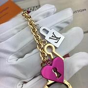 Kitlife Louis Vuitton Key Holder and Bag Charm Love Lock Heart And Key Chains – M67437 - 5