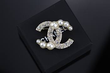 Kitlife Chanel Scented Pearl Double C-Shaped Brooch 