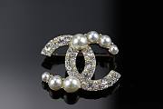 Kitlife Chanel Scented Pearl Double C-Shaped Brooch  - 3