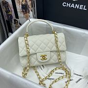 Kitlife Chanel Classic White Embossed Calfskin Hand-held Wrists  – 20x14x7 cm - 1