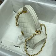 Kitlife Chanel Classic White Embossed Calfskin Hand-held Wrists  – 20x14x7 cm - 3