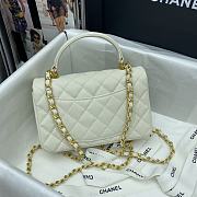 Kitlife Chanel Classic White Embossed Calfskin Hand-held Wrists  – 20x14x7 cm - 4