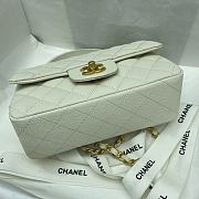 Kitlife Chanel Classic White Embossed Calfskin Hand-held Wrists  – 20x14x7 cm - 6