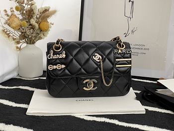 Kitlife Chanel Classic Letters and Bagde Sheepskin Black – 23cm