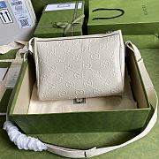Kitlife Gucci GG Embossed Messenger Bag In White Leather – 645093 – 29×22×9.5cm - 2