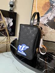 Kitlife Louis Vuitton LVxNBA Cloakroom Dopp Kit Black - M58515 - 15 x 24 x 15 cm - 3